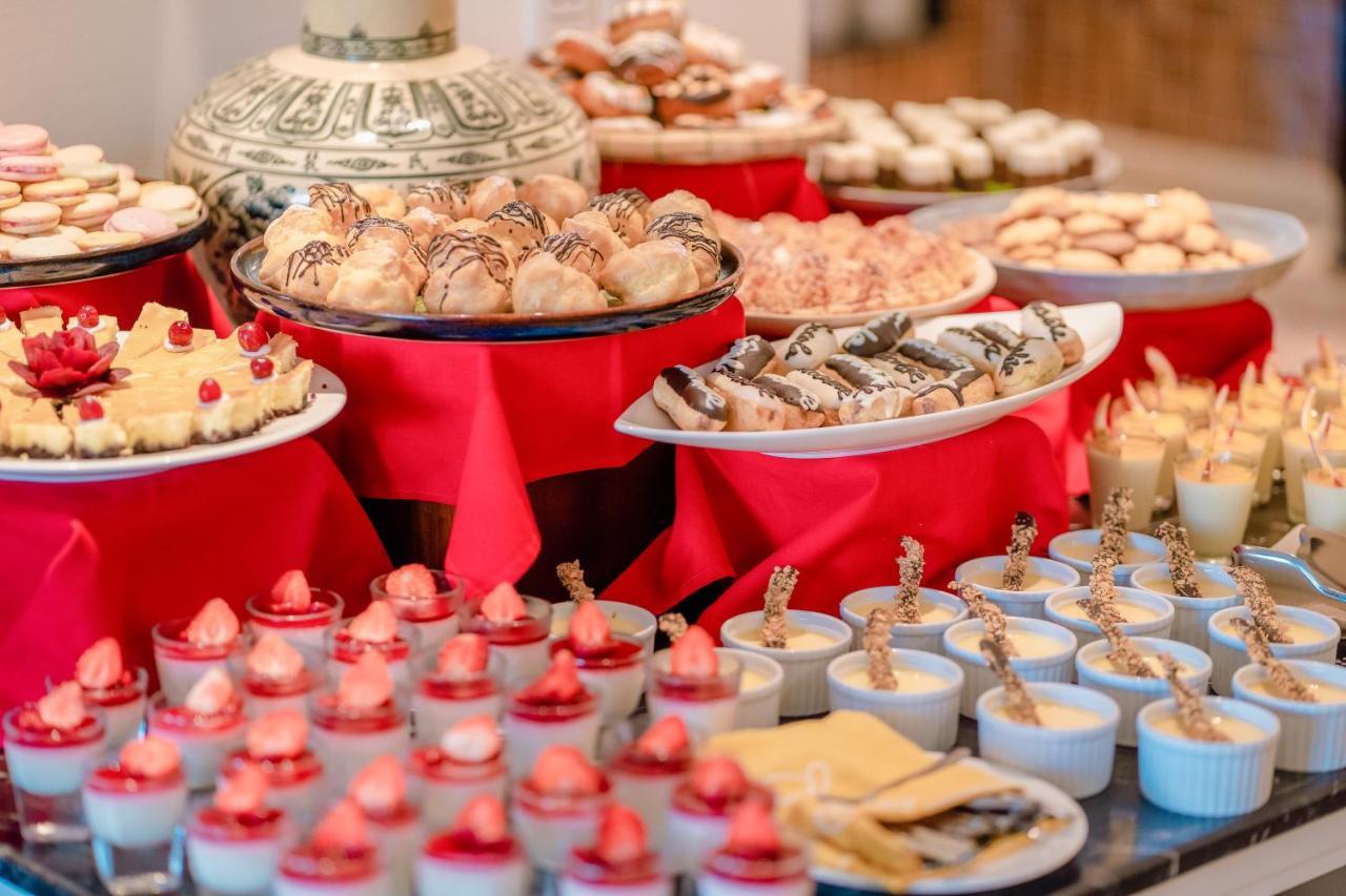 Allegro Hoi An . A Little Luxury Hotel & Spa Eksteriør bilde A dessert buffet