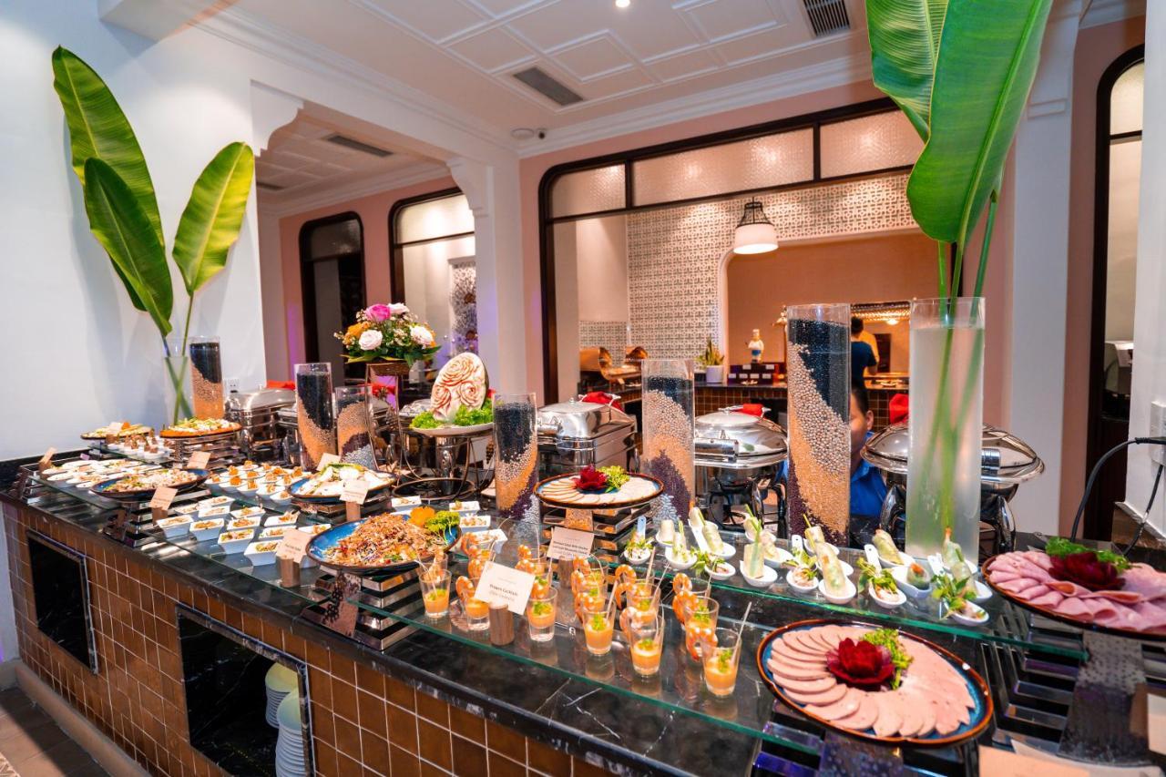 Allegro Hoi An . A Little Luxury Hotel & Spa Eksteriør bilde A buffet at a hotel