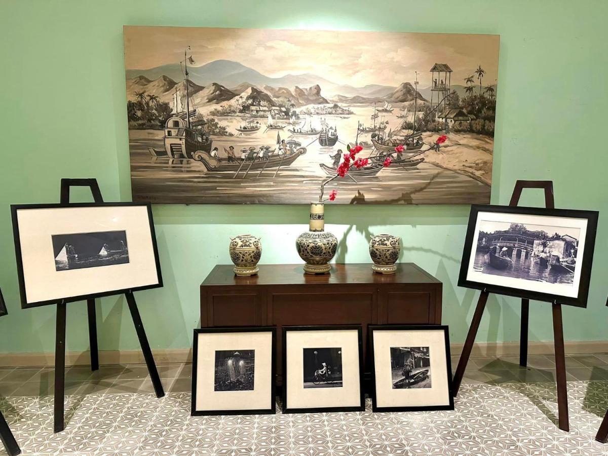 Allegro Hoi An . A Little Luxury Hotel & Spa Eksteriør bilde A display of photographs by the author