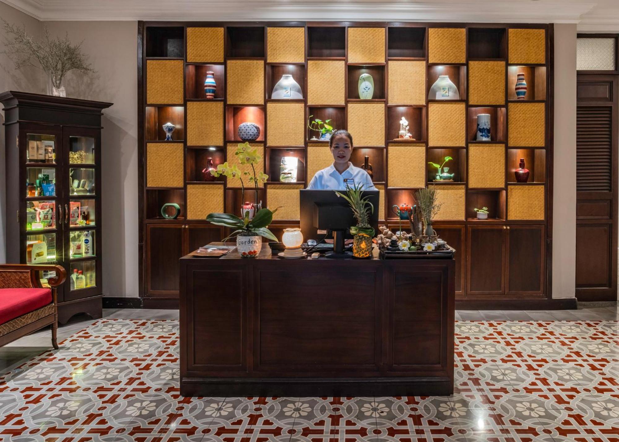 Allegro Hoi An . A Little Luxury Hotel & Spa Eksteriør bilde Reception desk at the hotel