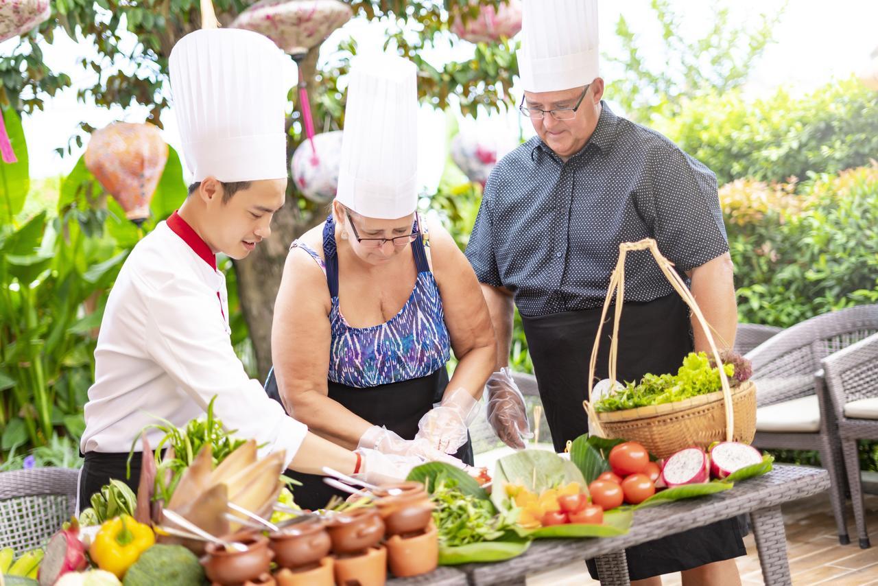 Allegro Hoi An . A Little Luxury Hotel & Spa Eksteriør bilde A couple learning to cook Thai cuisine